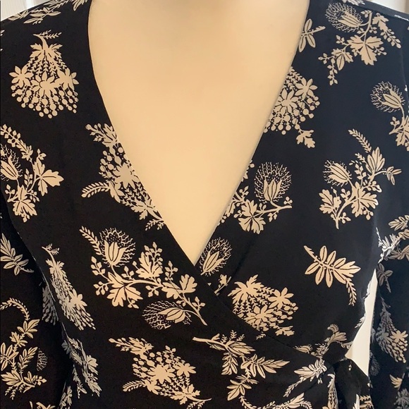 Patterned Wrap Dress - Picture 4 of 6